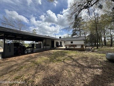 Welcome to this charming 3-bedroom, 2-bath farmhouse retreat - photo 27