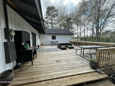 Welcome to this charming 3-bedroom, 2-bath farmhouse retreat - photo 28