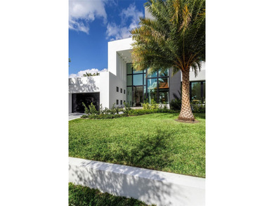 New-Construction Modern Residence artfully crafted by Garza - photo 3