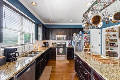 Beautiful two-story home located in the desirable Karn's - photo 11