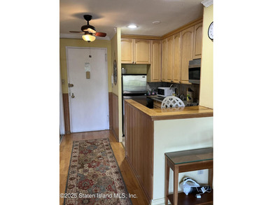 Location ! Location ! LUXURY hi rise , Staten Island best kept - photo 11