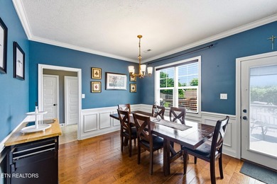 Beautiful two-story home located in the desirable Karn's - photo 13