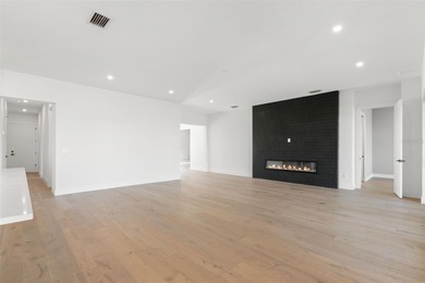 Welcome to WaterSide at Sanctuary Cove. This Brilliant new - photo 14