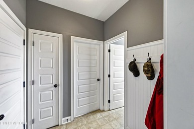 Beautiful two-story home located in the desirable Karn's - photo 15