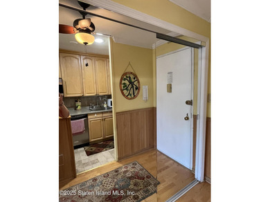 Location ! Location ! LUXURY hi rise , Staten Island best kept - photo 17