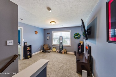 Beautiful two-story home located in the desirable Karn's - photo 18