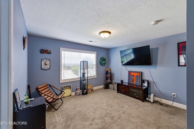 Beautiful two-story home located in the desirable Karn's - photo 19