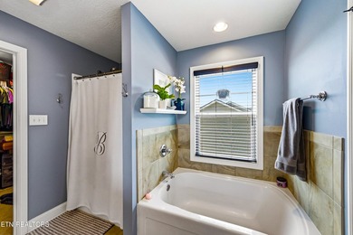 Beautiful two-story home located in the desirable Karn's - photo 25