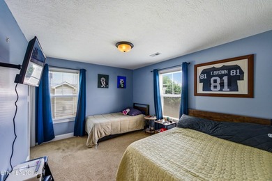 Beautiful two-story home located in the desirable Karn's - photo 27