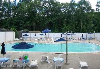 Location ! Location ! LUXURY hi rise , Staten Island best kept - photo 28