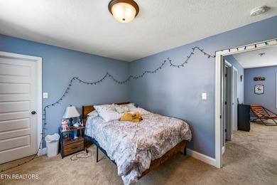 Beautiful two-story home located in the desirable Karn's - photo 31