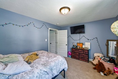 Beautiful two-story home located in the desirable Karn's - photo 32