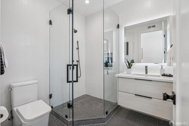 Thoughtfully renovated in 2023, this exceptional bi-level upper - photo 38