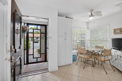 Bright, beautifully renovated ground-floor corner residence just - photo 6