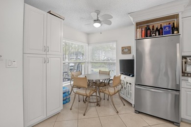 Bright, beautifully renovated ground-floor corner residence just - photo 7