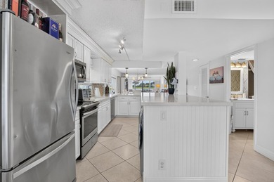 Bright, beautifully renovated ground-floor corner residence just - photo 9