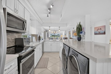 Bright, beautifully renovated ground-floor corner residence just - photo 10