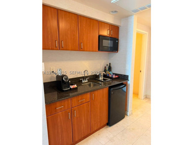Experience resort-style living in the heart of Sunny Isles - photo 3