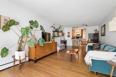 TOP FLOOR, tastefully updated south-facing 1-bedroom in the - photo 3