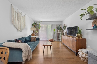 TOP FLOOR, tastefully updated south-facing 1-bedroom in the - photo 5