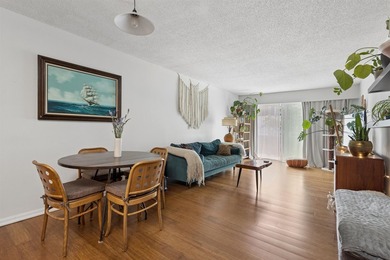 TOP FLOOR, tastefully updated south-facing 1-bedroom in the - photo 6
