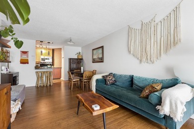 TOP FLOOR, tastefully updated south-facing 1-bedroom in the - photo 7
