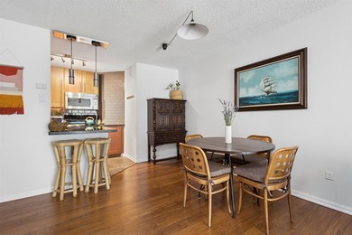 TOP FLOOR, tastefully updated south-facing 1-bedroom in the - photo 10