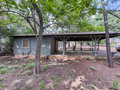 Tucked among the tall trees on beautiful Lake Franklin in the - photo 15