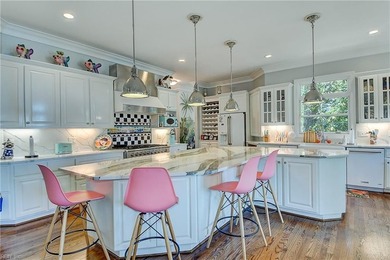 Custom exquisite home situated on a 1.2 acre waterfront - photo 17