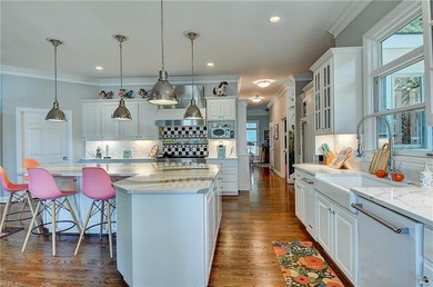 Custom exquisite home situated on a 1.2 acre waterfront - photo 18