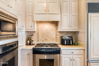 Stunning Custom Home with Long-Range Mountain Views on the