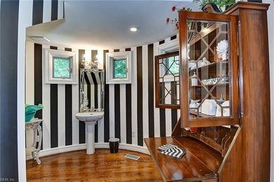 Custom exquisite home situated on a 1.2 acre waterfront - photo 23