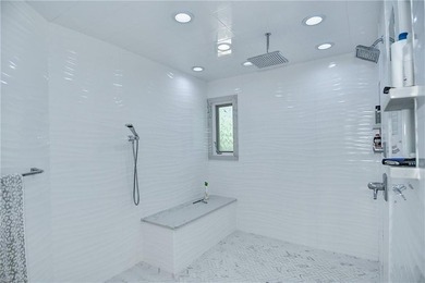 Custom exquisite home situated on a 1.2 acre waterfront - photo 32
