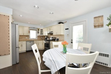 Welcome to this beautiful home located in the heart of Merrick - photo 12