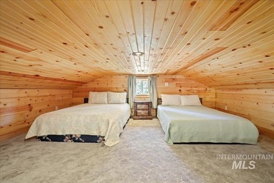 MOUNTAIN LIVING AT ITS BEST! Nestled on a beautifully wooded 1 - photo 13