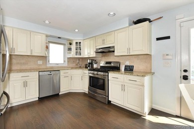 Welcome to this beautiful home located in the heart of Merrick - photo 15