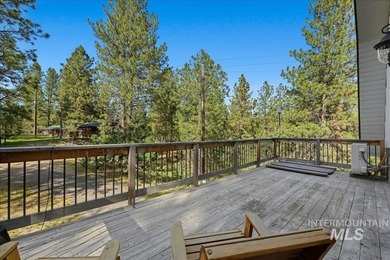 MOUNTAIN LIVING AT ITS BEST! Nestled on a beautifully wooded 1 - photo 16