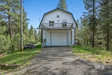 MOUNTAIN LIVING AT ITS BEST! Nestled on a beautifully wooded 1 - photo 18