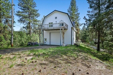 MOUNTAIN LIVING AT ITS BEST! Nestled on a beautifully wooded 1 - photo 19