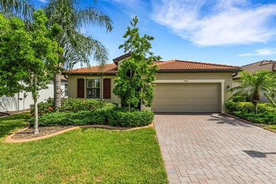Your private Florida paradise awaits in this three-bedroom - photo 1