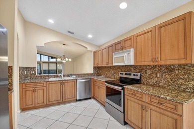BEST BUY IN VALENCIA ISLES. 3 BEDROOMS OR 2 BEDROOMS AND A DEN - photo 8