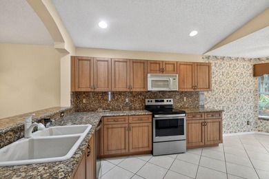 BEST BUY IN VALENCIA ISLES. 3 BEDROOMS OR 2 BEDROOMS AND A DEN - photo 9