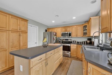 Spacious Fenton home with Hartland Schools set on 2.83 rolling - photo 8