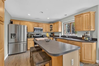 Spacious Fenton home with Hartland Schools set on 2.83 rolling - photo 9