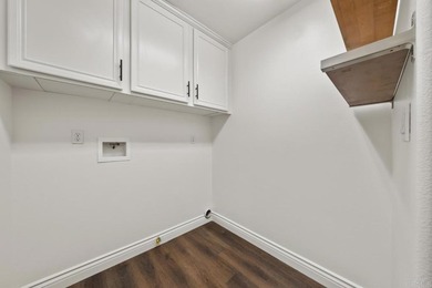 Welcome to this beautifully maintained and move-in-ready - photo 23