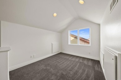 Welcome to this beautifully maintained and move-in-ready - photo 32