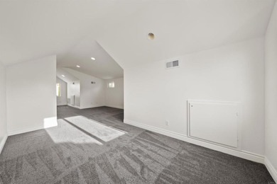 Welcome to this beautifully maintained and move-in-ready - photo 33