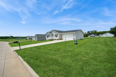 Welcome home to this quality resale ranch in the desirable - photo 3