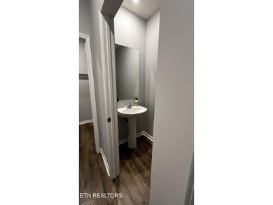 Seller Motivated! Nearly New Smart Home with 7 year structural - photo 5