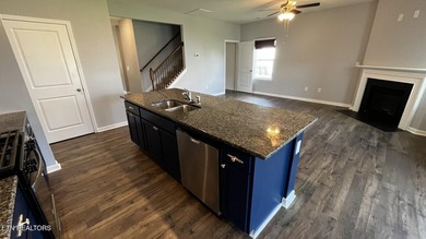 Seller Motivated! Nearly New Smart Home with 7 year structural - photo 9